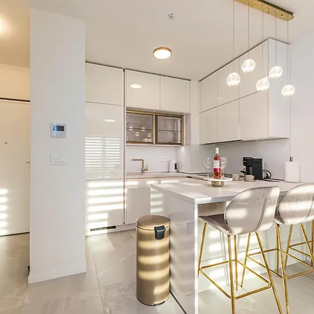 Urban&chick With Garage * Split