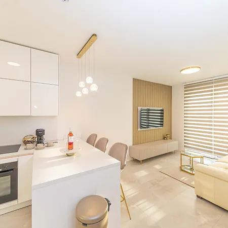 Urban&chick With Garage Apartment *