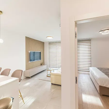 Urban&chick With Garage Apartment Split