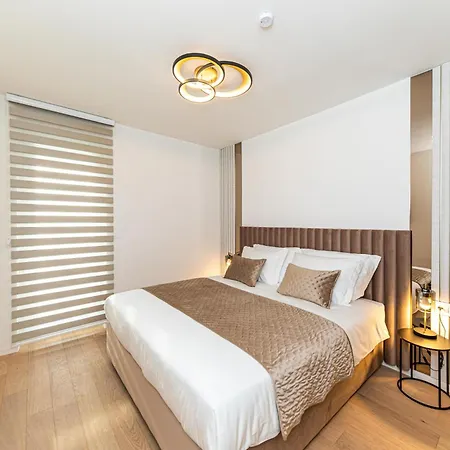 Urban&chick With Garage Split