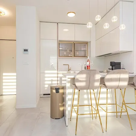 Urban&chick With Garage