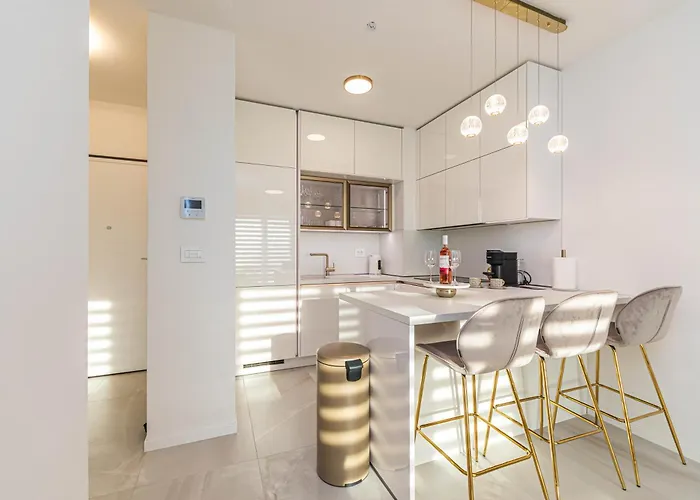 Urban&chick With Garage * Split