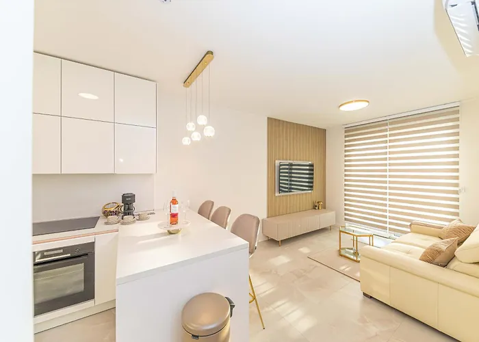 Urban&chick With Garage Apartment *