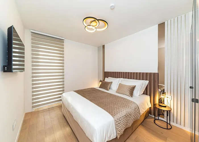 Urban&chick With Garage Split