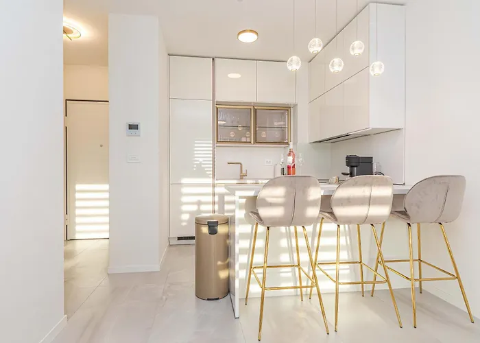 Urban&chick With Garage