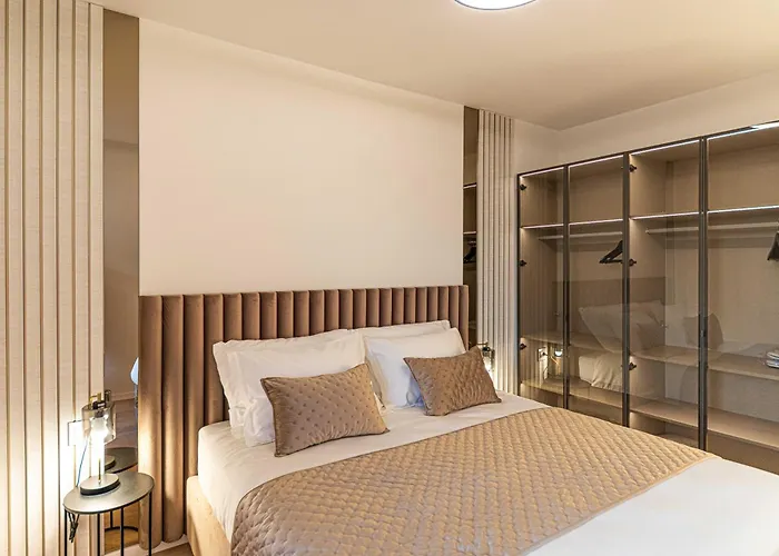 Urban&chick With Garage Split