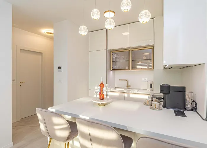 Urban&chick With Garage