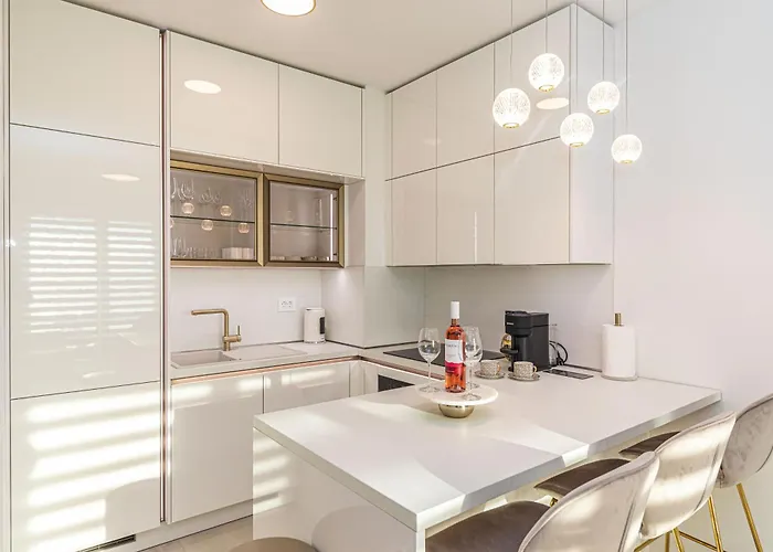 Urban&chick With Garage Split